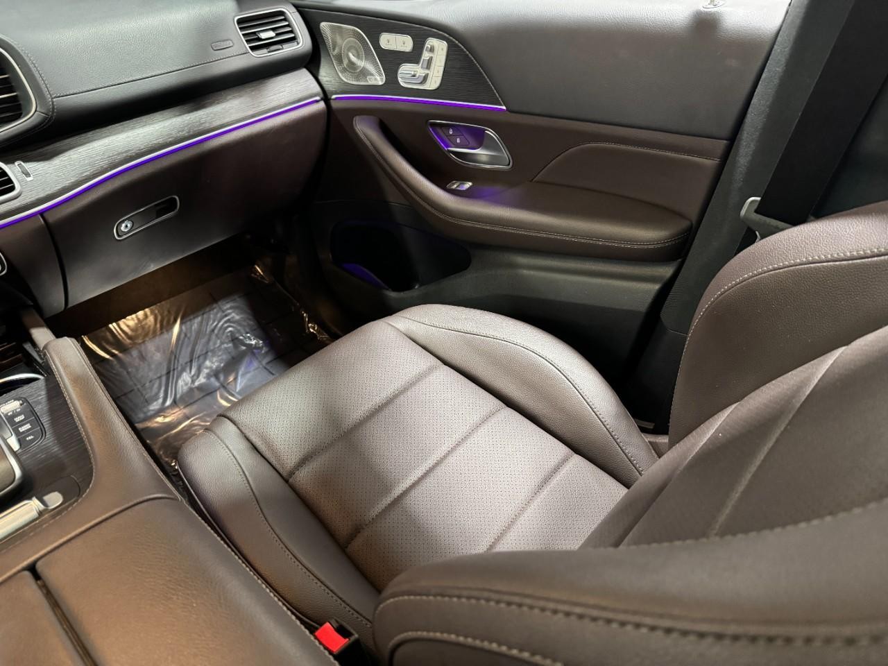 Mercedes-Benz GLS Vehicle Full-screen Gallery Image 20