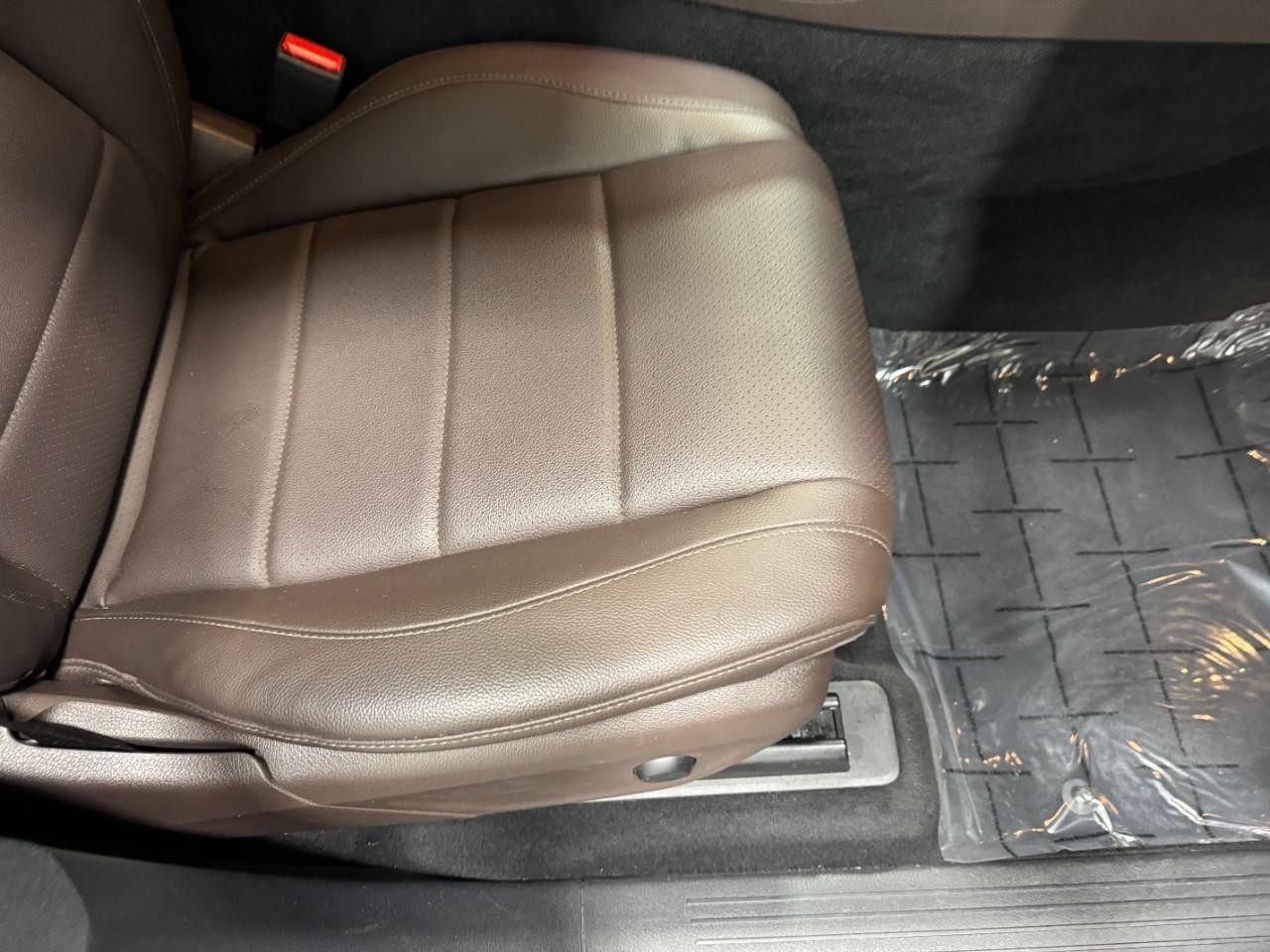 Mercedes-Benz GLS Vehicle Full-screen Gallery Image 22