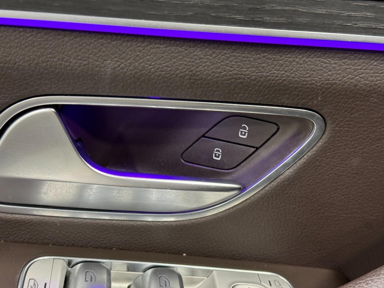 Mercedes-Benz GLS Vehicle Full-screen Gallery Image 29