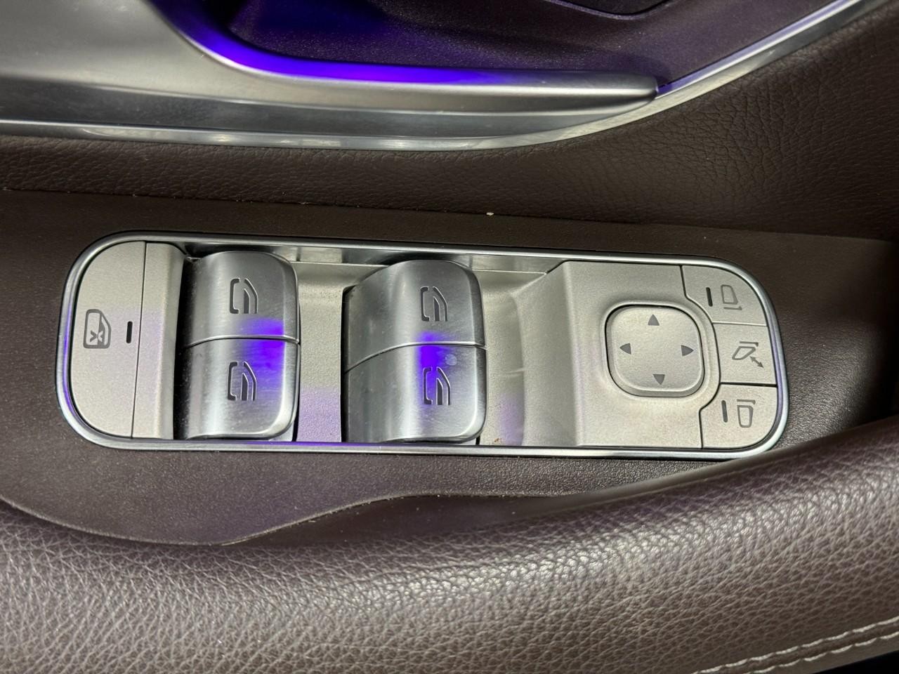 Mercedes-Benz GLS Vehicle Full-screen Gallery Image 30