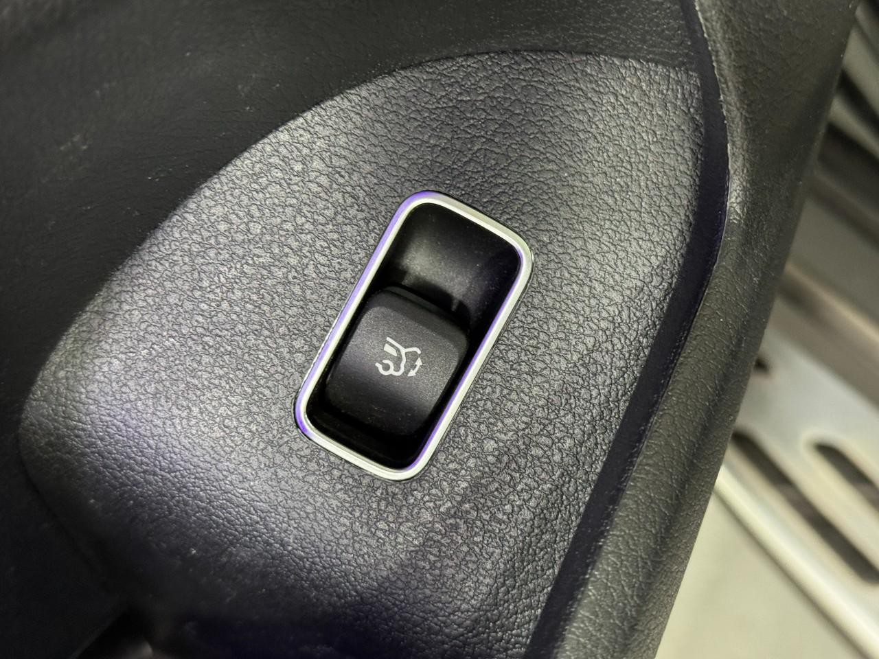 Mercedes-Benz GLS Vehicle Full-screen Gallery Image 31