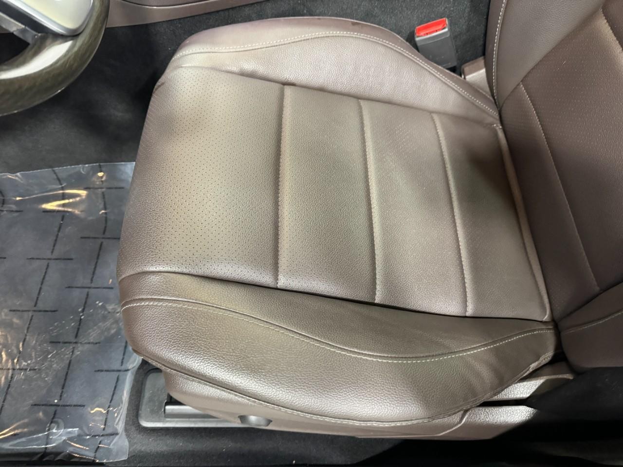 Mercedes-Benz GLS Vehicle Full-screen Gallery Image 33