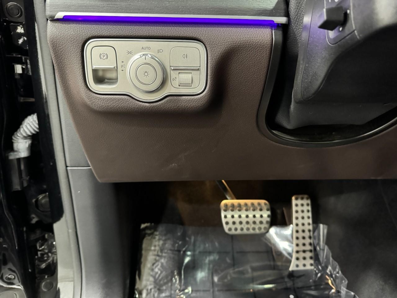 Mercedes-Benz GLS Vehicle Full-screen Gallery Image 35