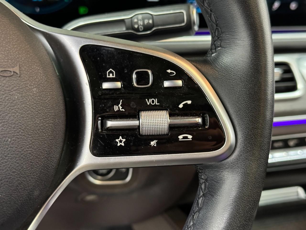 Mercedes-Benz GLS Vehicle Full-screen Gallery Image 37