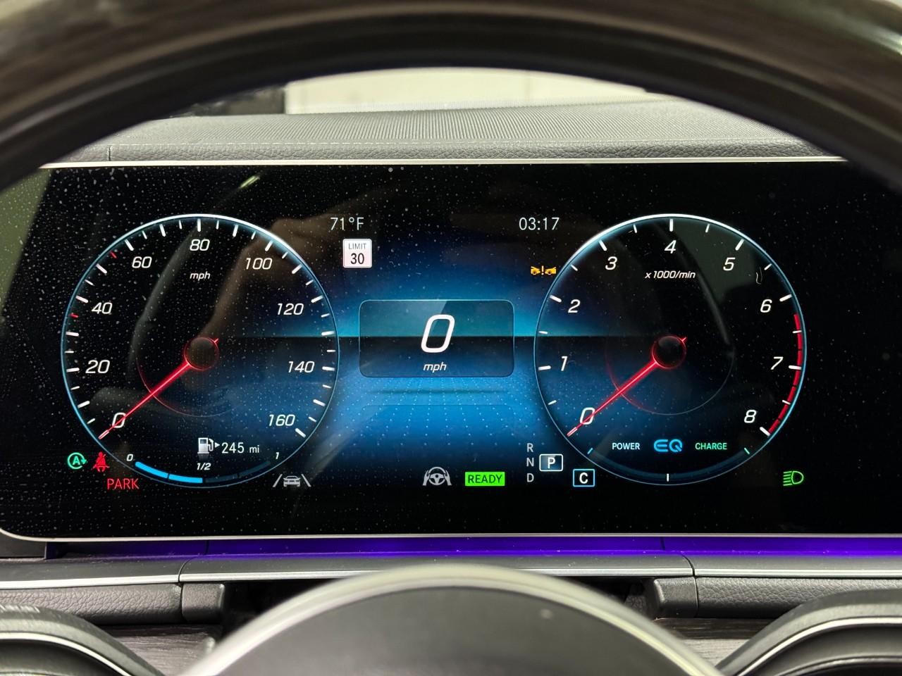 Mercedes-Benz GLS Vehicle Full-screen Gallery Image 38