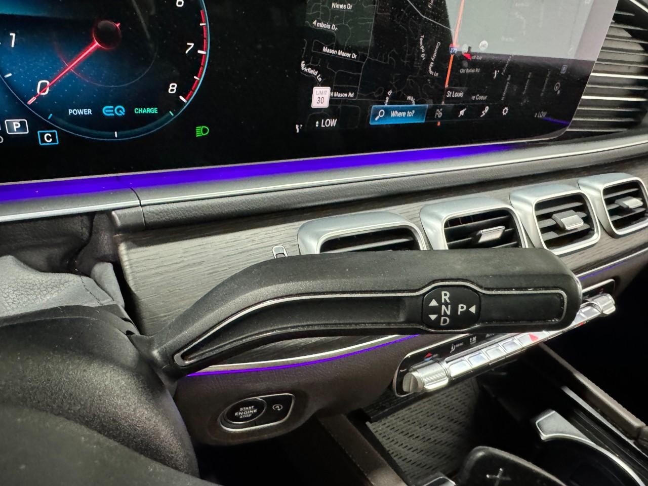 Mercedes-Benz GLS Vehicle Full-screen Gallery Image 39