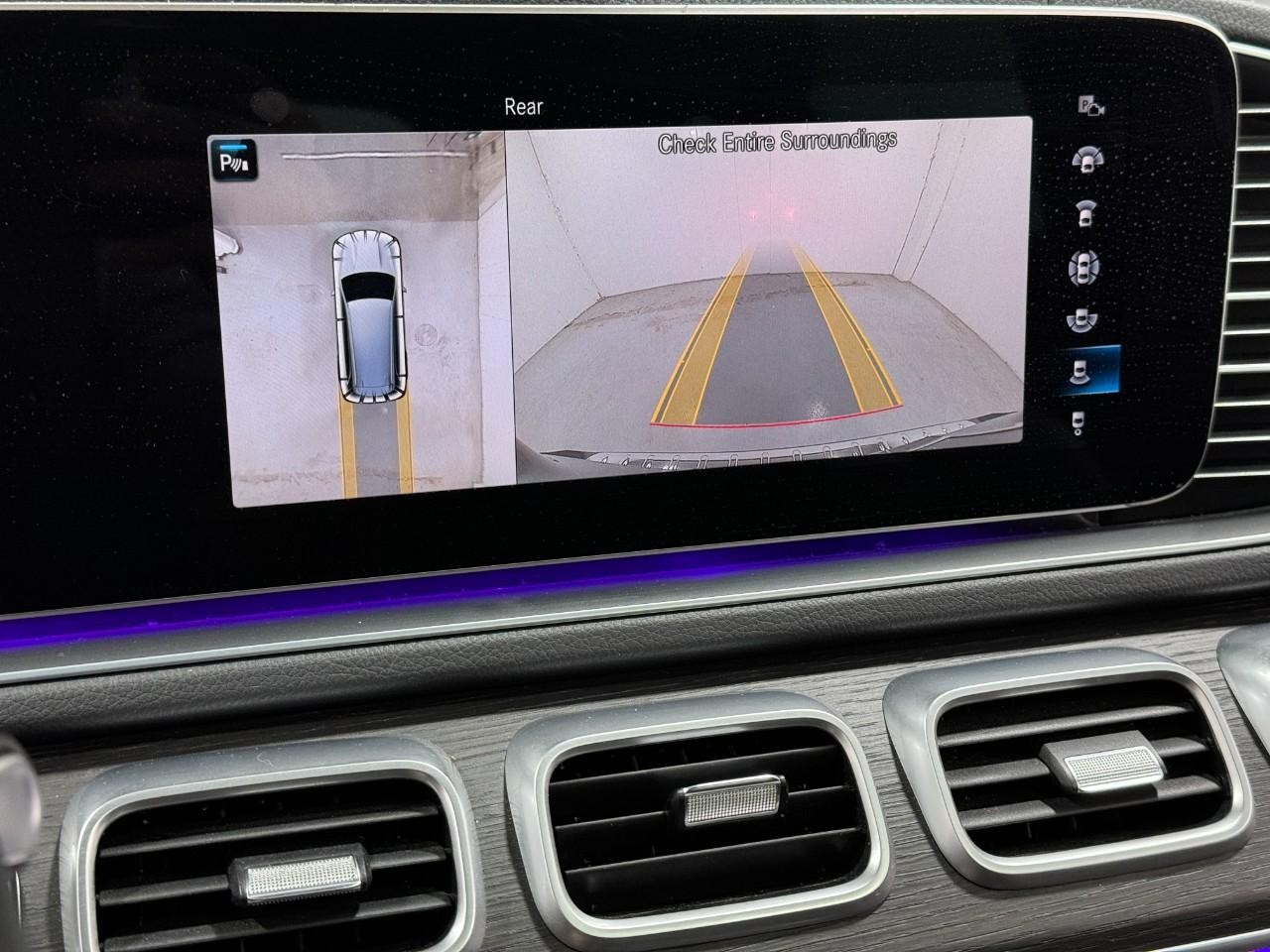 Mercedes-Benz GLS Vehicle Full-screen Gallery Image 40