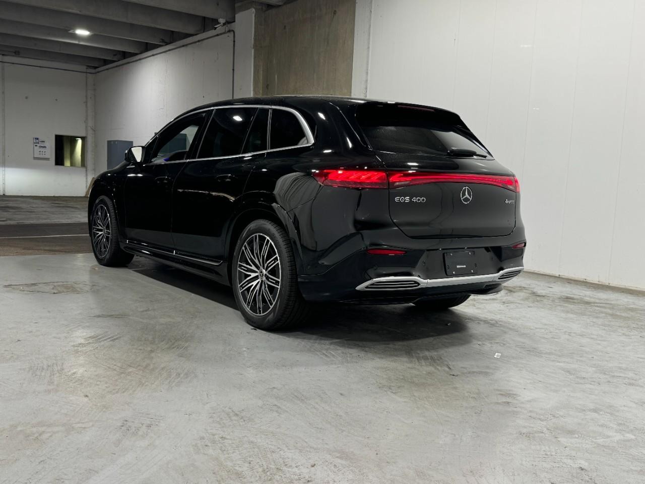 Mercedes-Benz EQS Vehicle Full-screen Gallery Image 3