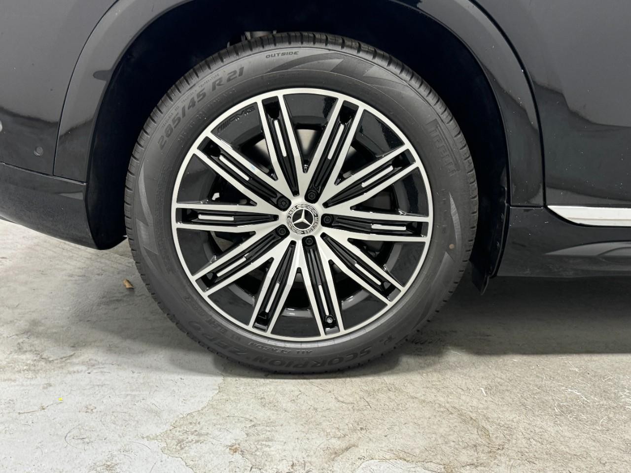 Mercedes-Benz EQS Vehicle Full-screen Gallery Image 5