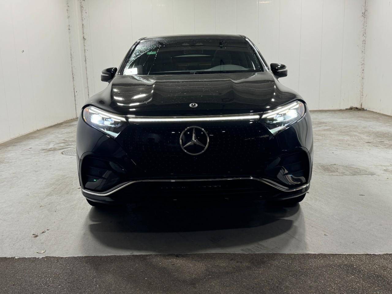 Mercedes-Benz EQS Vehicle Full-screen Gallery Image 7