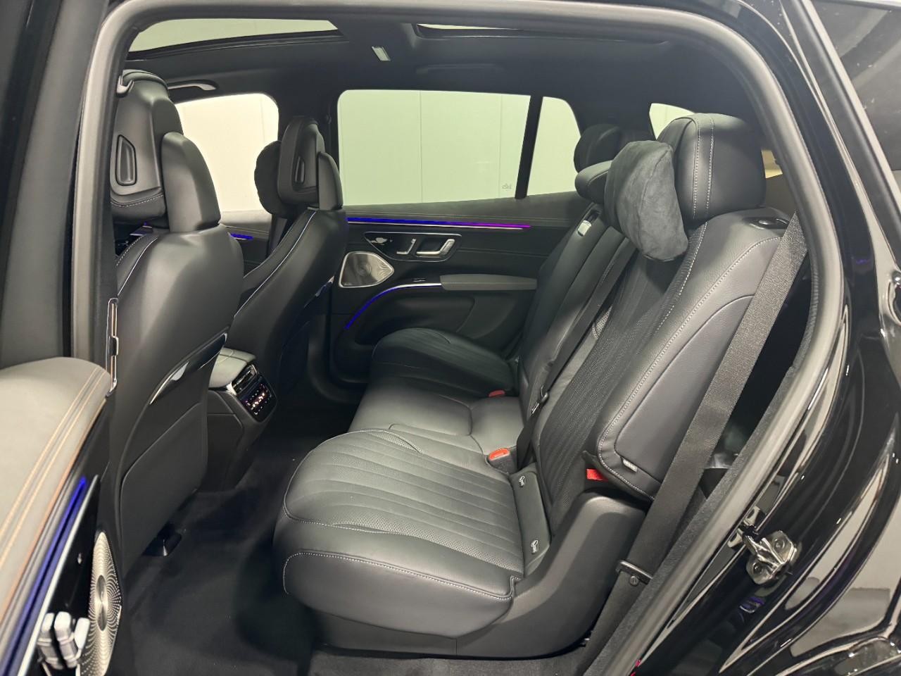 Mercedes-Benz EQS Vehicle Full-screen Gallery Image 8