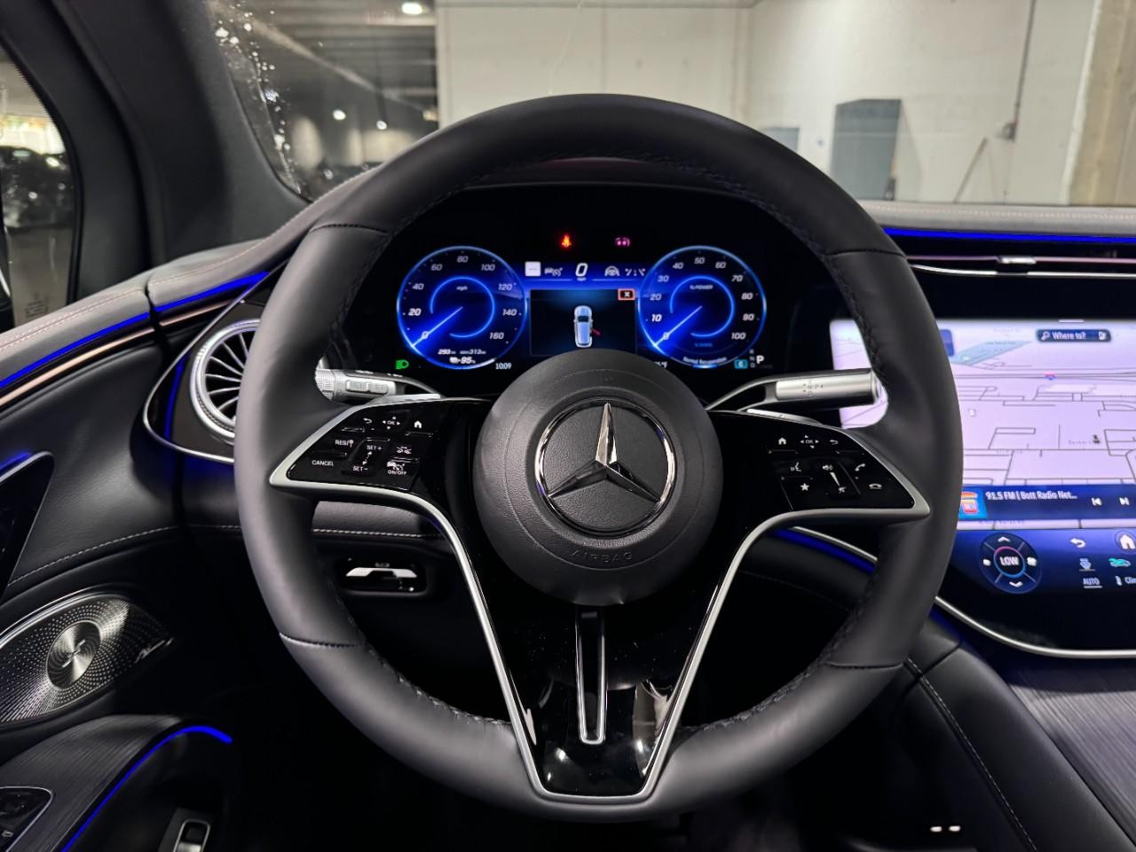 Mercedes-Benz EQS Vehicle Full-screen Gallery Image 14