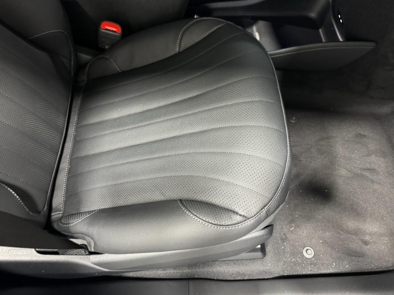 Mercedes-Benz EQS Vehicle Full-screen Gallery Image 19