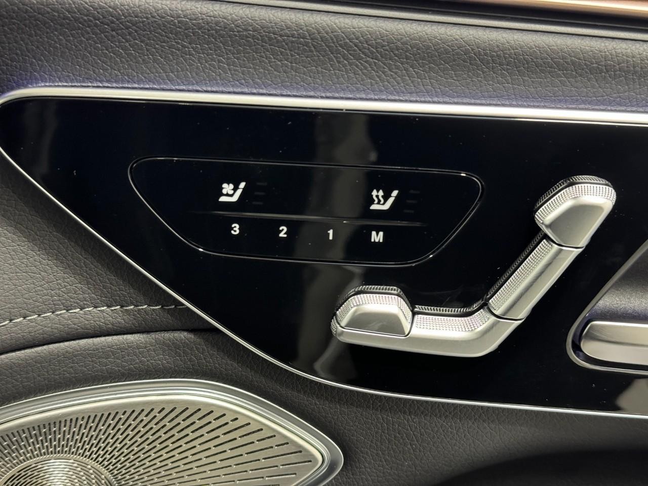 Mercedes-Benz EQS Vehicle Full-screen Gallery Image 20