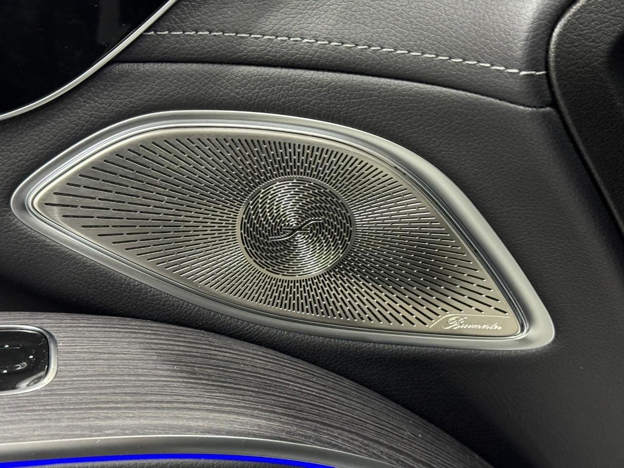 Mercedes-Benz EQS Vehicle Full-screen Gallery Image 26