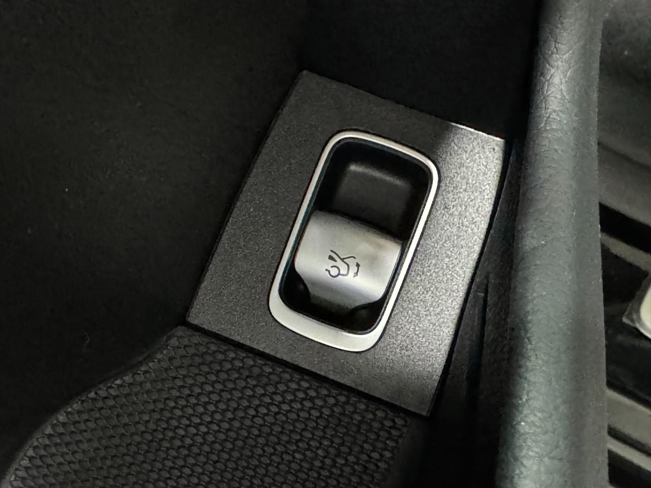 Mercedes-Benz EQS Vehicle Full-screen Gallery Image 27