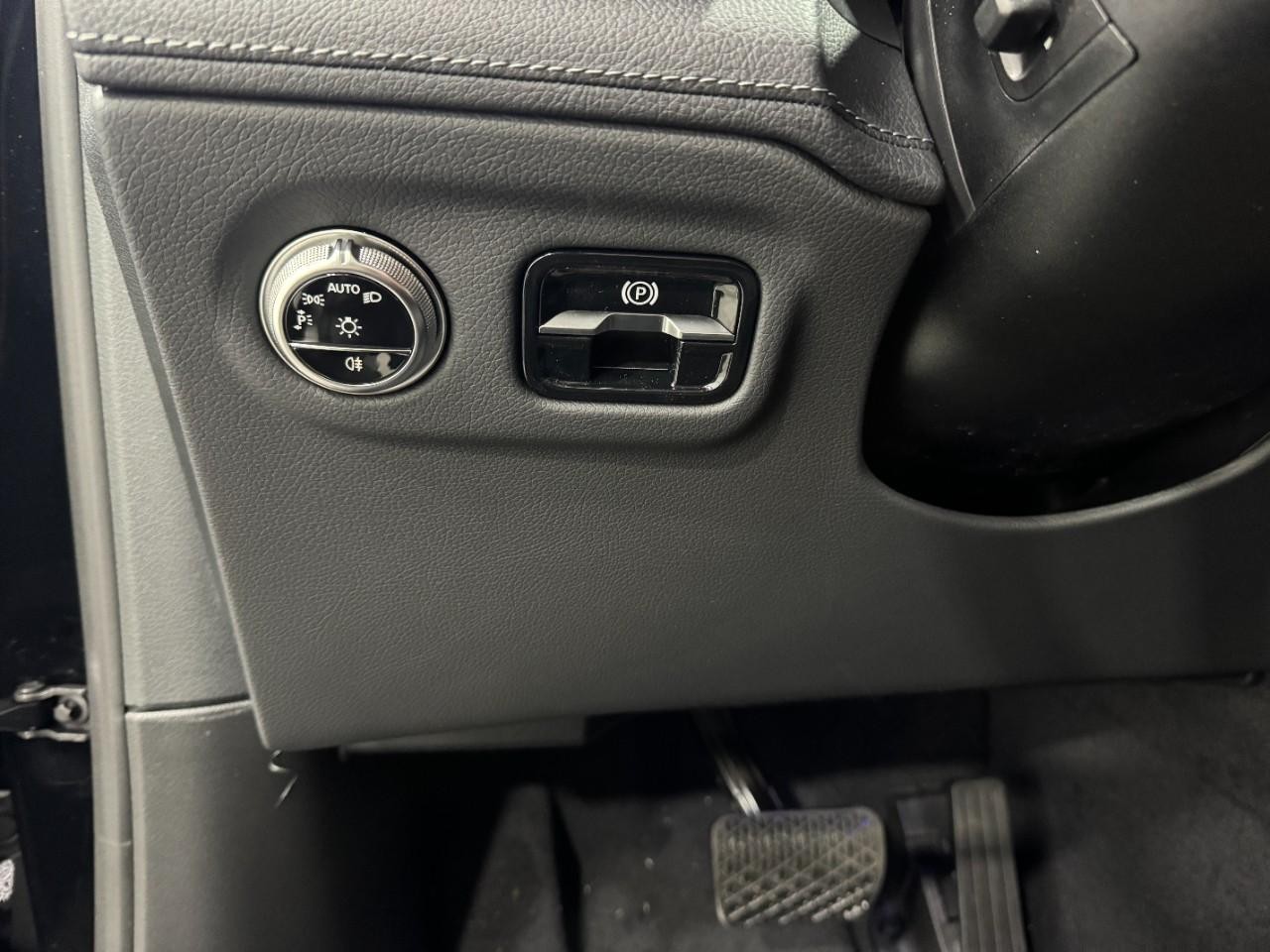 Mercedes-Benz EQS Vehicle Full-screen Gallery Image 30