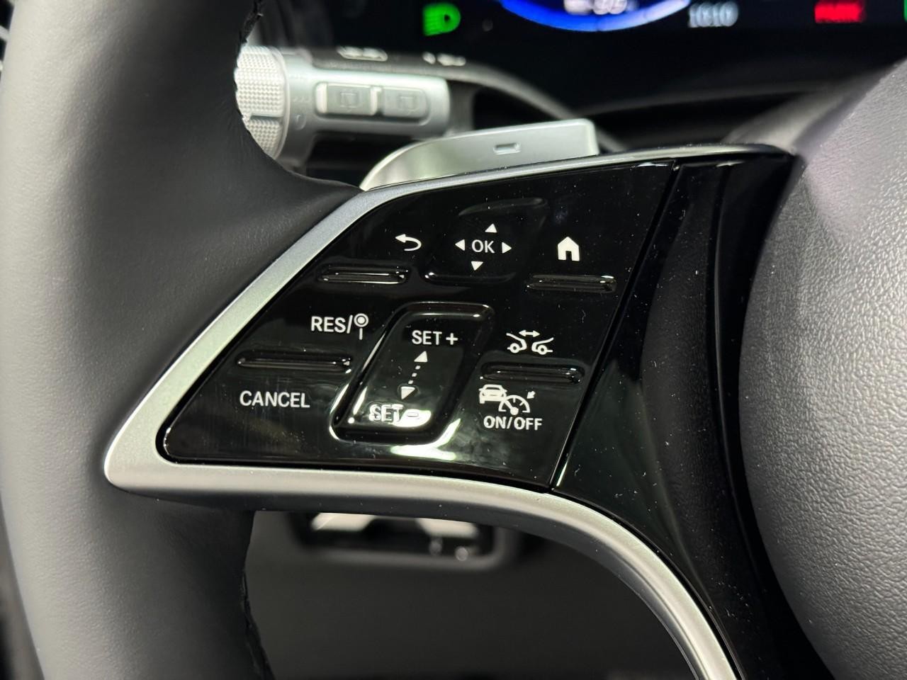 Mercedes-Benz EQS Vehicle Full-screen Gallery Image 31