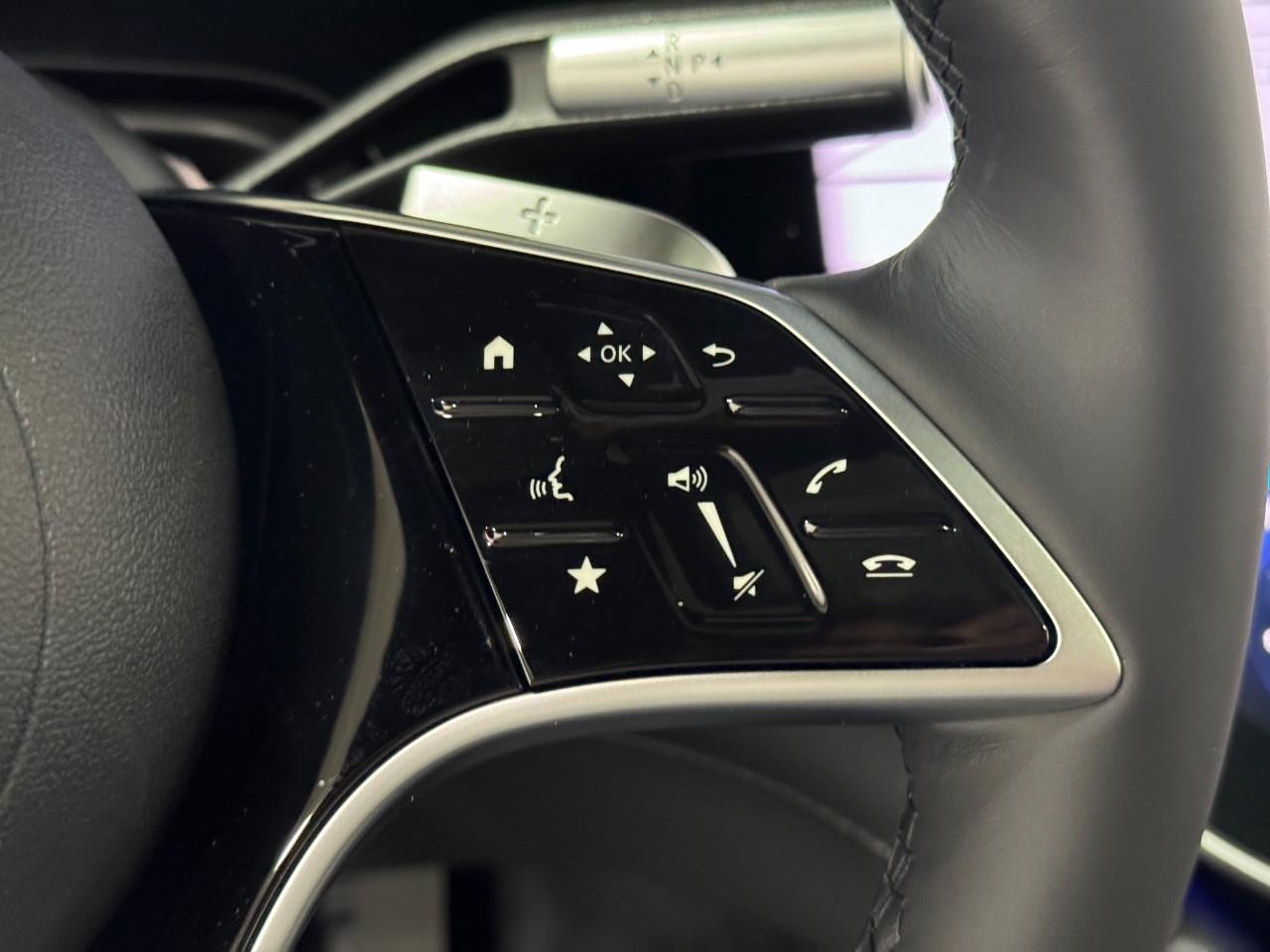 Mercedes-Benz EQS Vehicle Full-screen Gallery Image 32