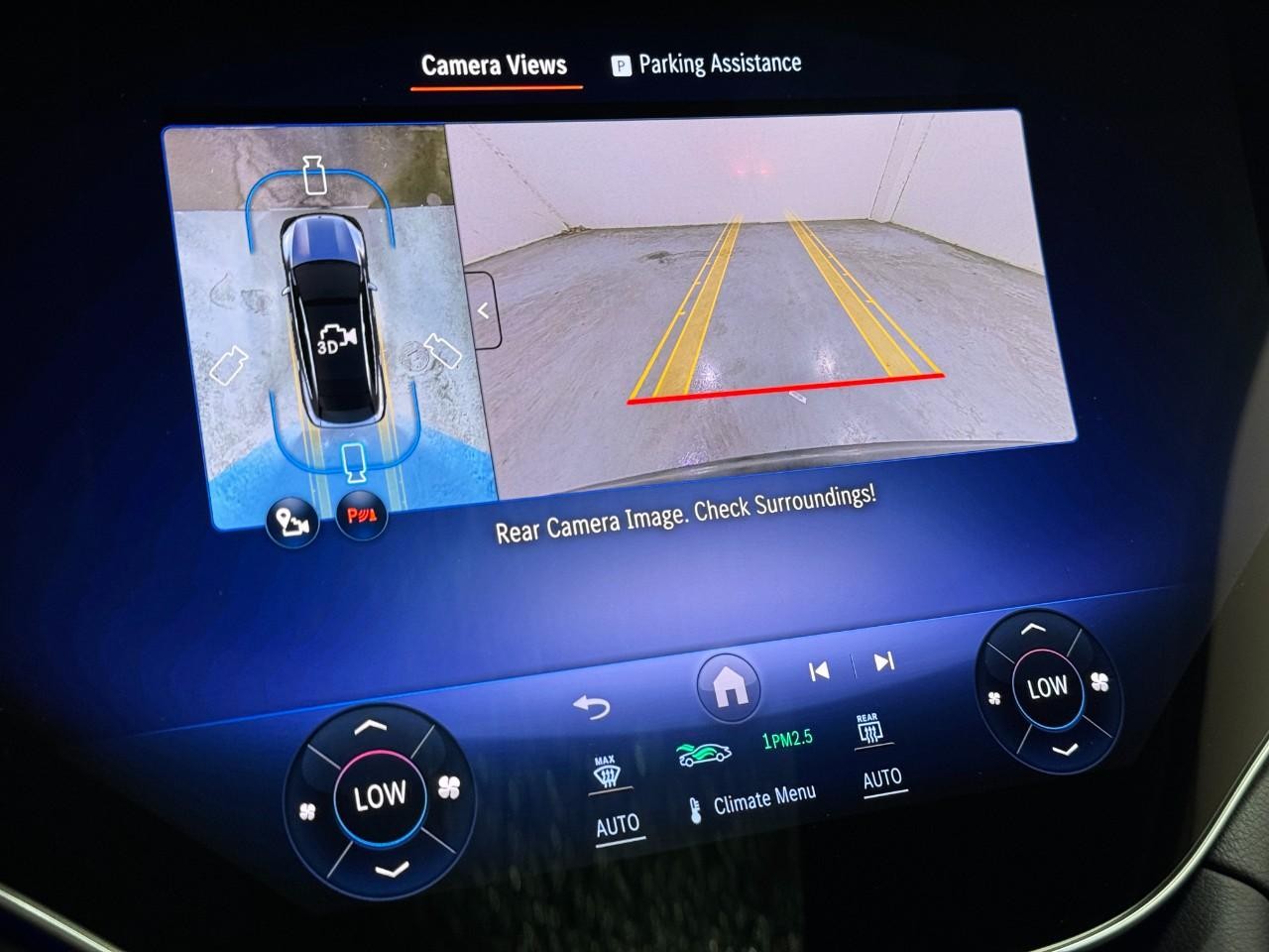 Mercedes-Benz EQS Vehicle Full-screen Gallery Image 35