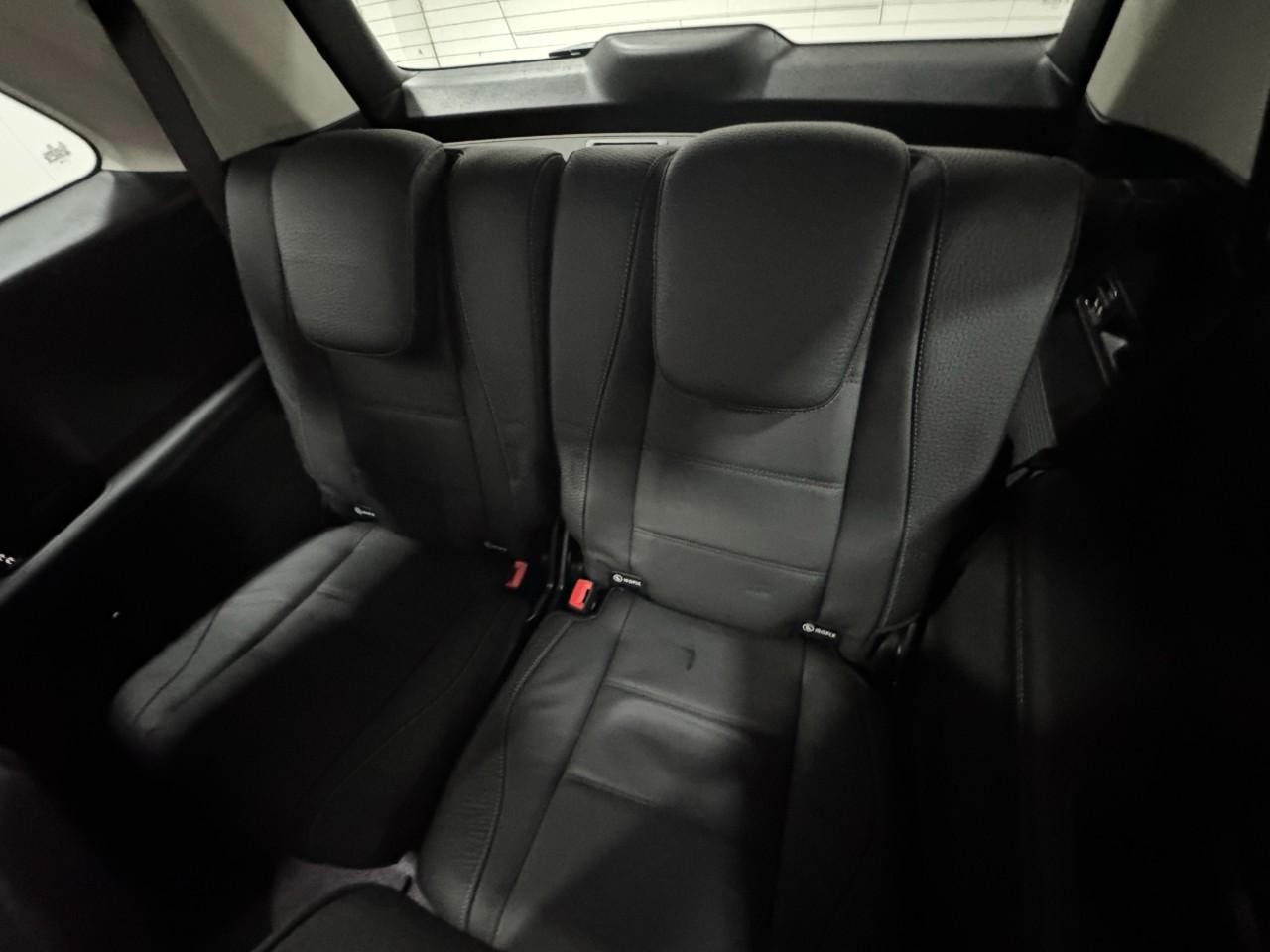 Mercedes-Benz GLS Vehicle Full-screen Gallery Image 8