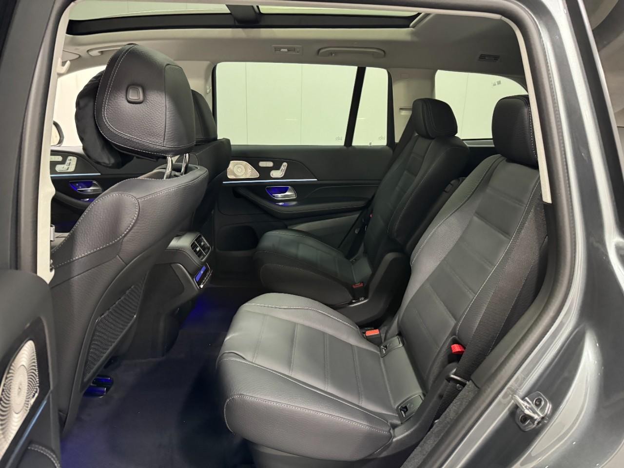 Mercedes-Benz GLS Vehicle Full-screen Gallery Image 9