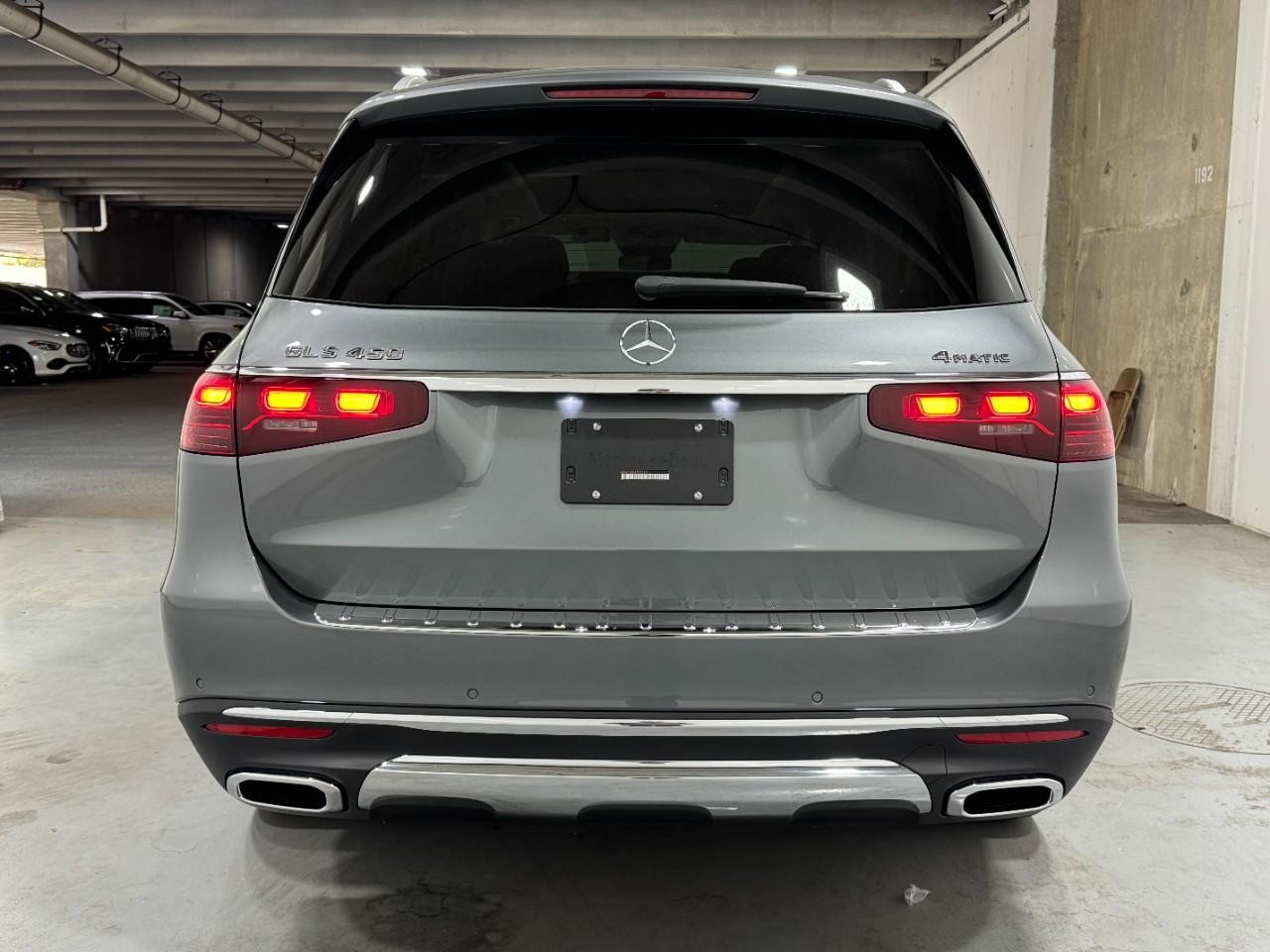 Mercedes-Benz GLS Vehicle Full-screen Gallery Image 10