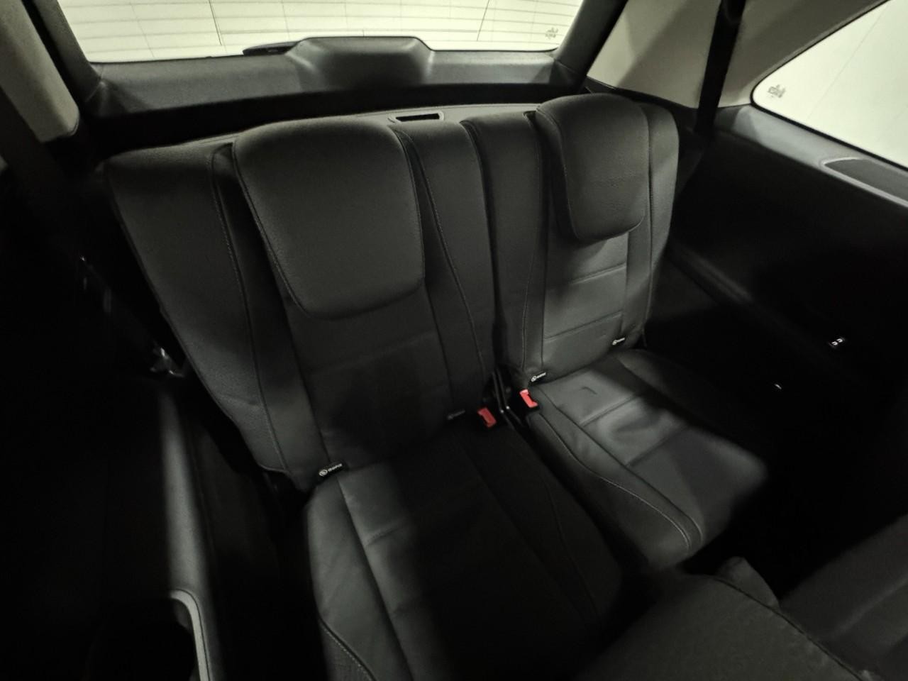 Mercedes-Benz GLS Vehicle Full-screen Gallery Image 11