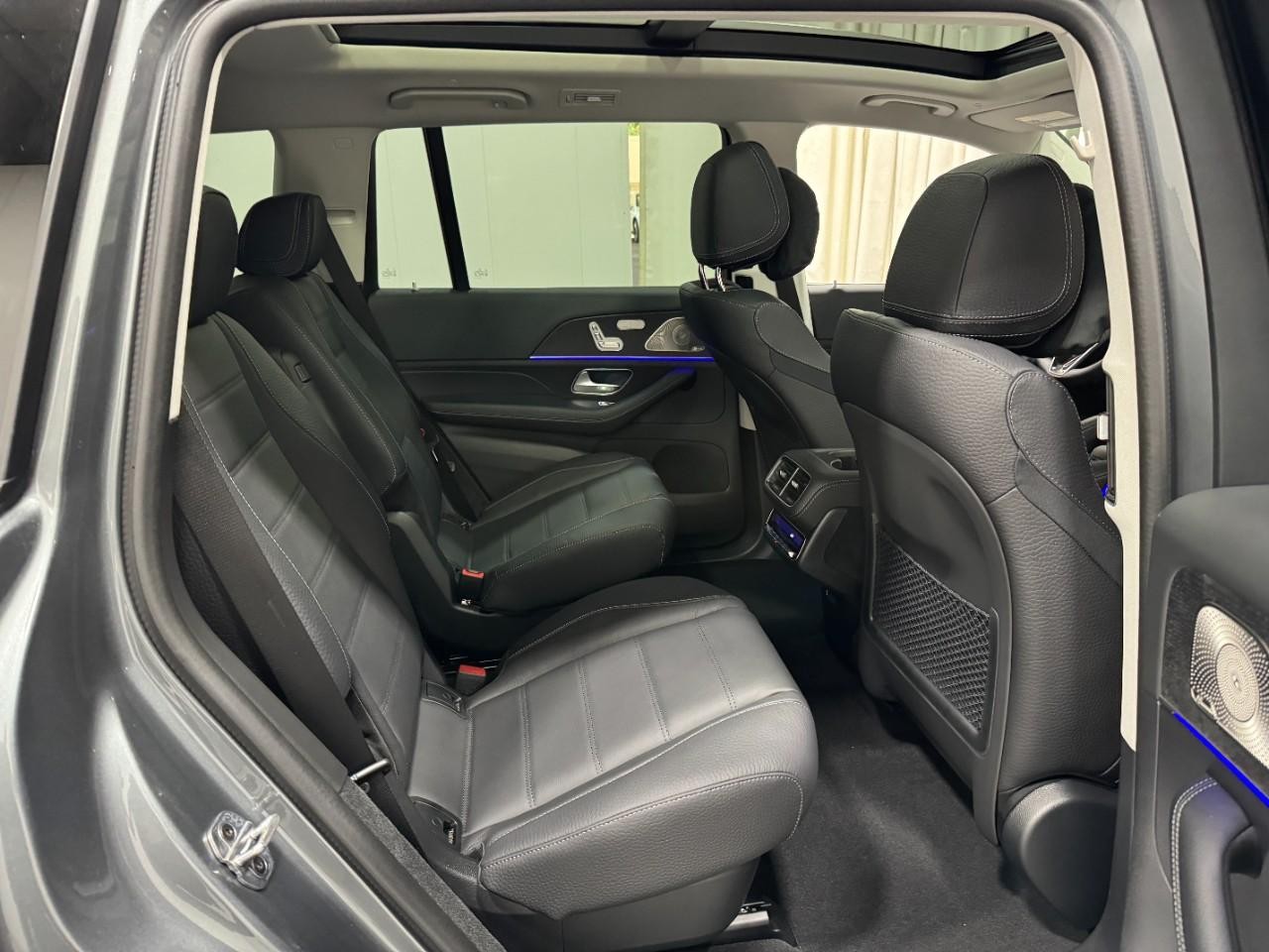 Mercedes-Benz GLS Vehicle Full-screen Gallery Image 12