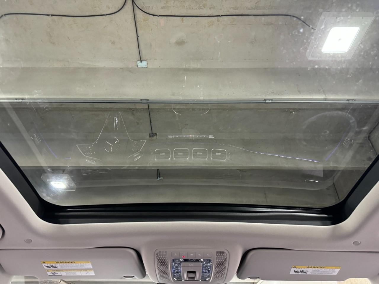 Mercedes-Benz GLS Vehicle Full-screen Gallery Image 14