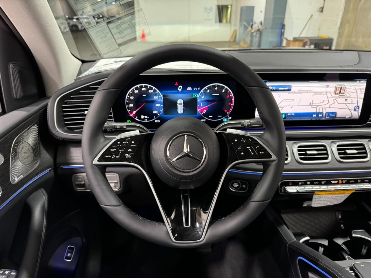 Mercedes-Benz GLS Vehicle Full-screen Gallery Image 16