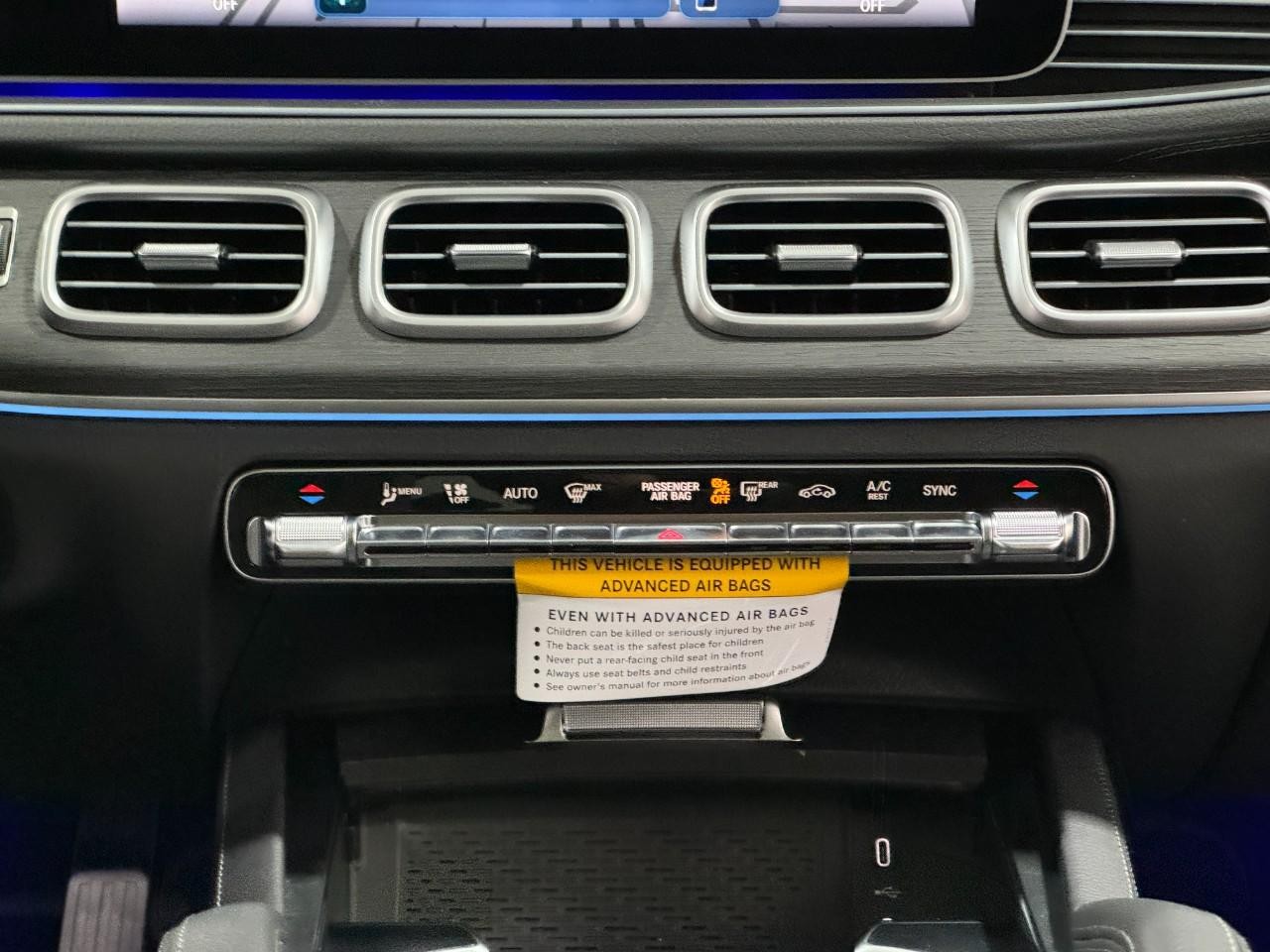 Mercedes-Benz GLS Vehicle Full-screen Gallery Image 18