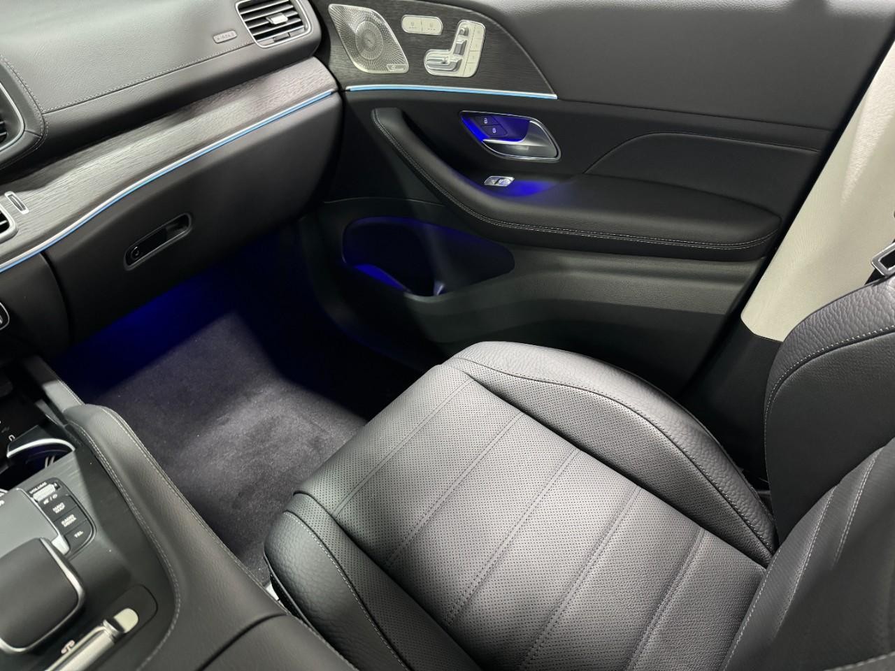 Mercedes-Benz GLS Vehicle Full-screen Gallery Image 20