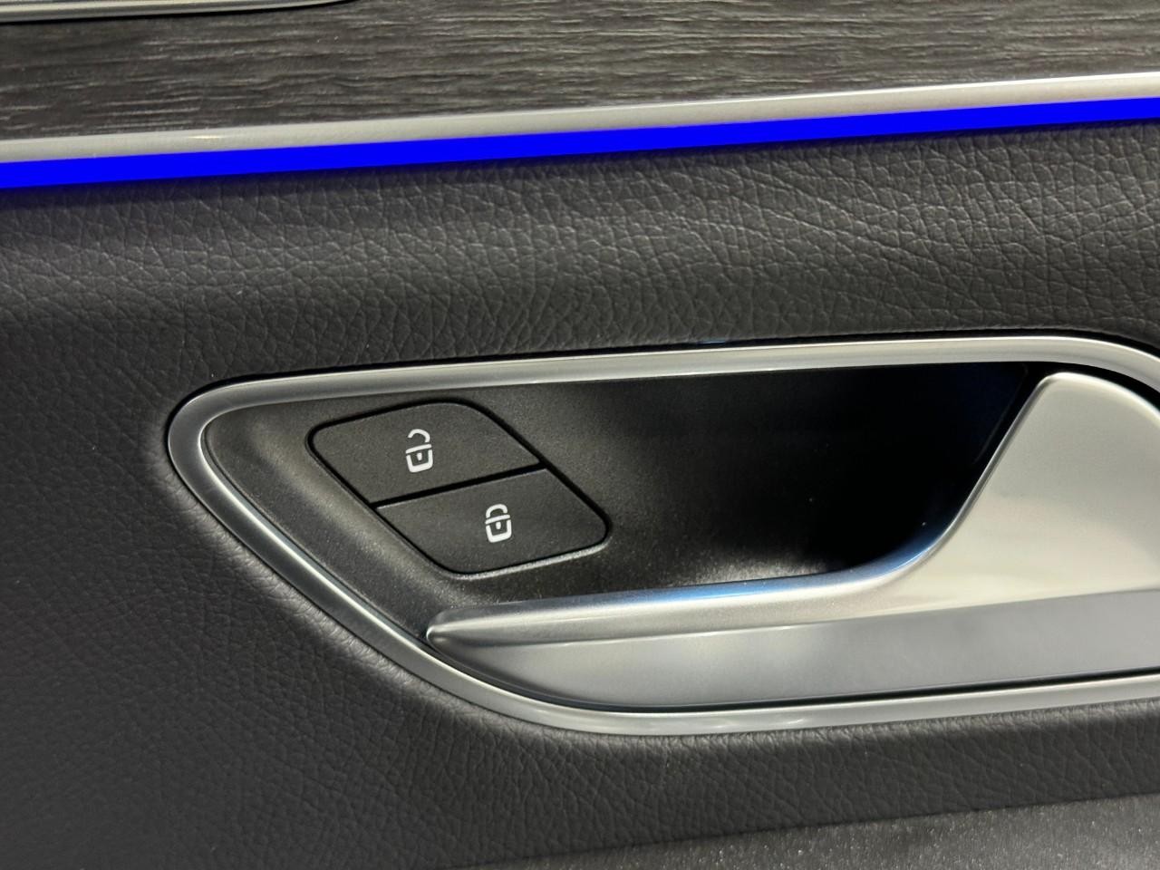 Mercedes-Benz GLS Vehicle Full-screen Gallery Image 25