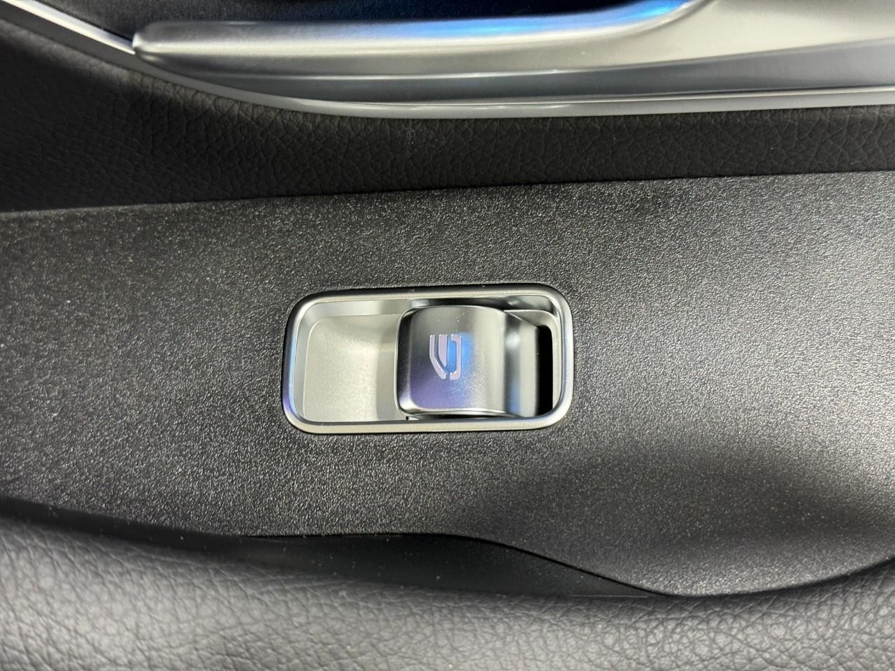 Mercedes-Benz GLS Vehicle Full-screen Gallery Image 26