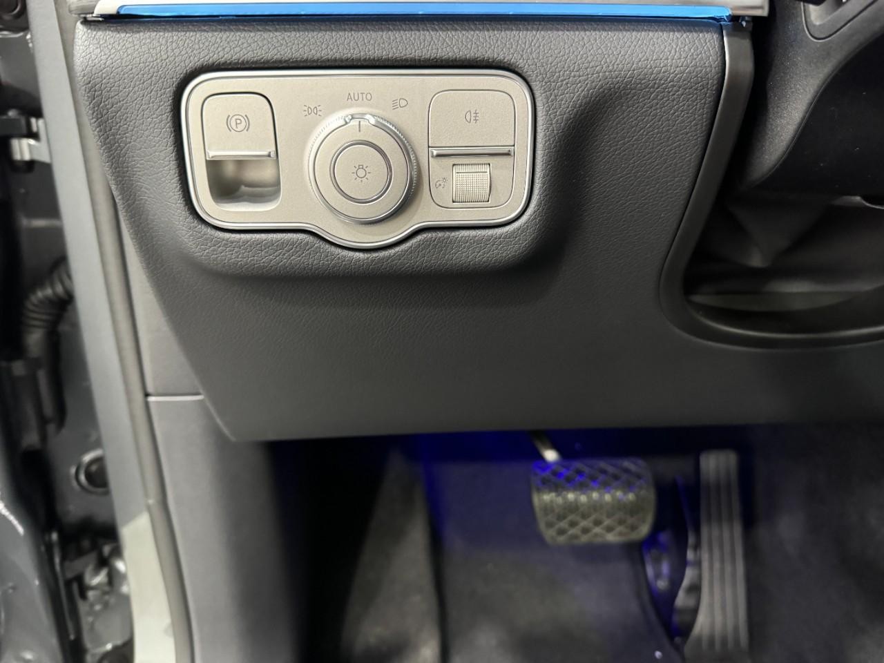 Mercedes-Benz GLS Vehicle Full-screen Gallery Image 33