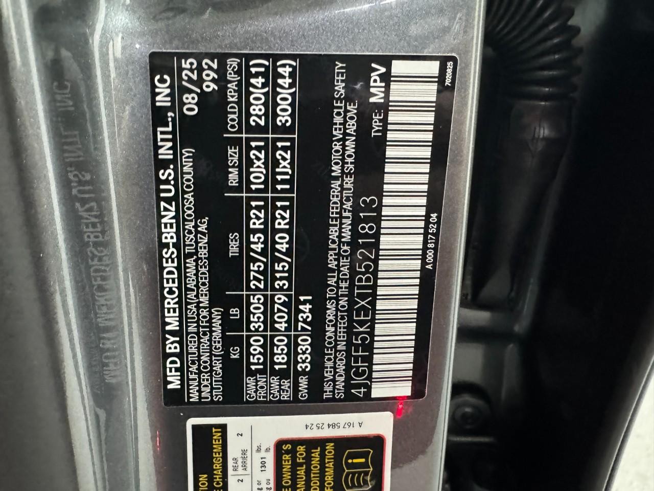 Mercedes-Benz GLS Vehicle Full-screen Gallery Image 39