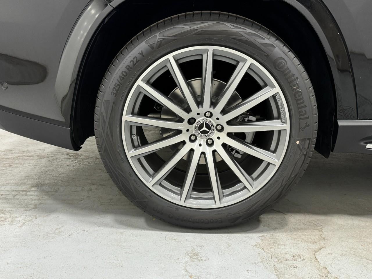 Mercedes-Benz GLS Vehicle Full-screen Gallery Image 5