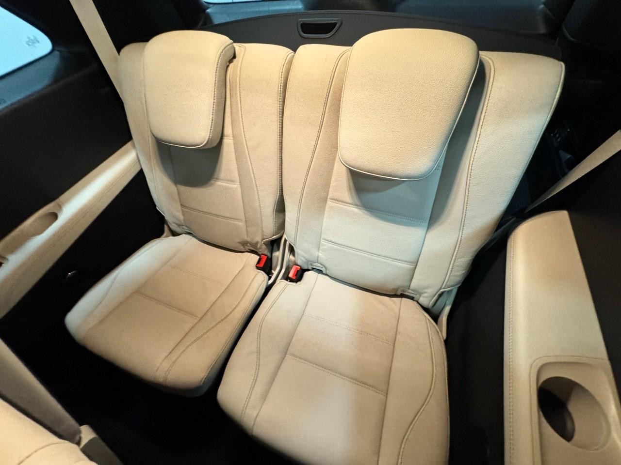 Mercedes-Benz GLS Vehicle Full-screen Gallery Image 8