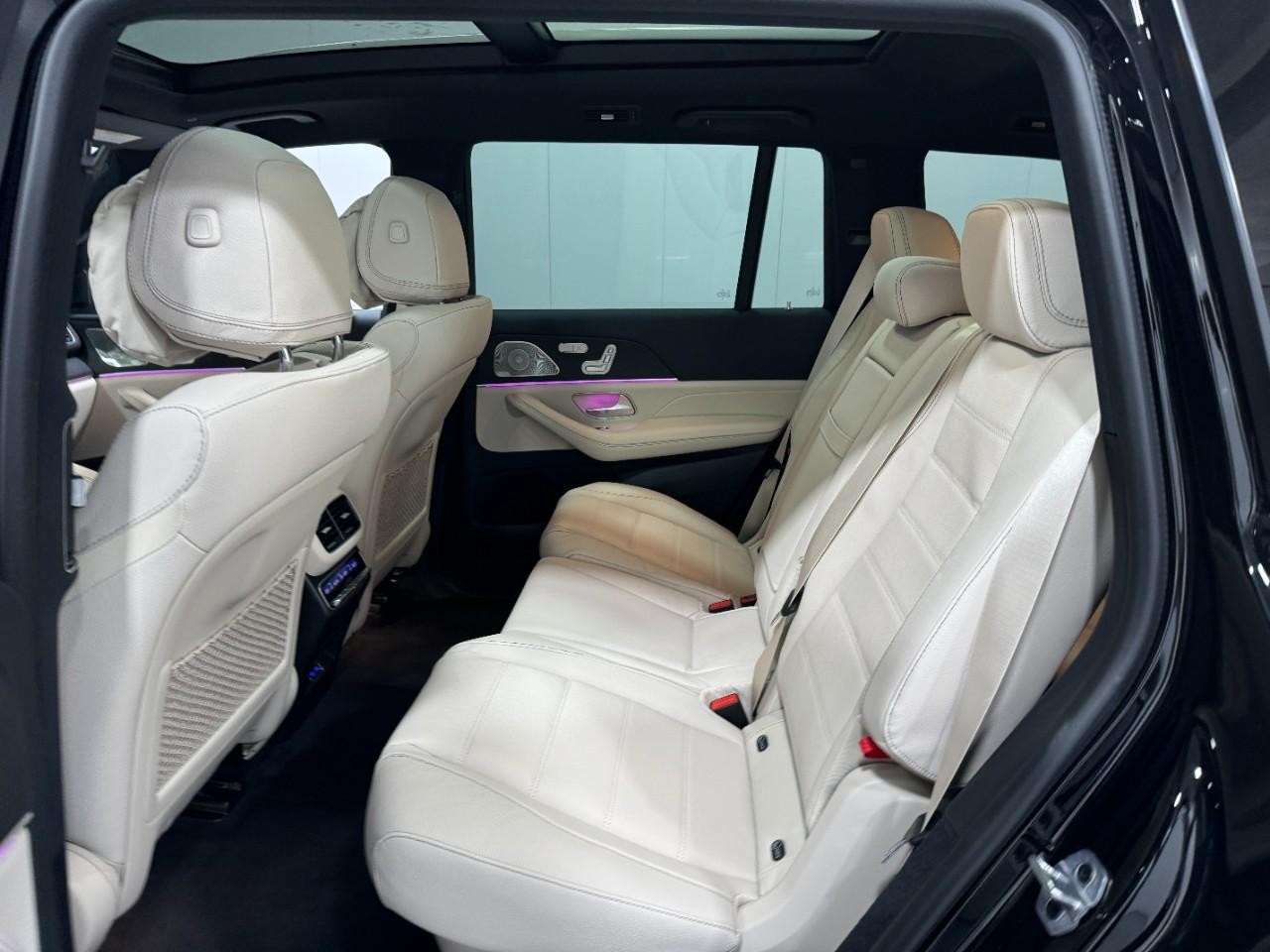 Mercedes-Benz GLS Vehicle Full-screen Gallery Image 9