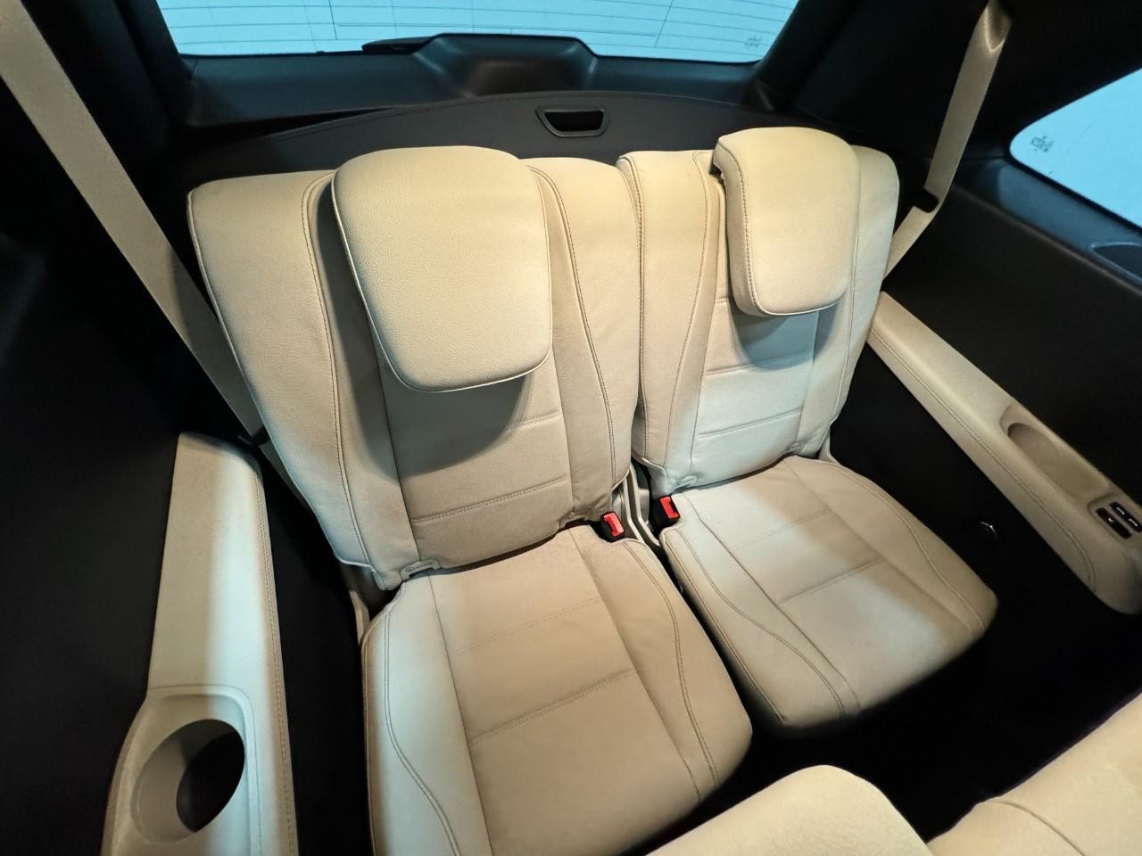 Mercedes-Benz GLS Vehicle Full-screen Gallery Image 11