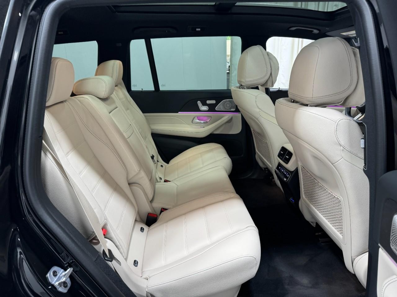 Mercedes-Benz GLS Vehicle Full-screen Gallery Image 12