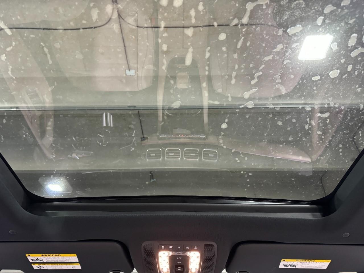 Mercedes-Benz GLS Vehicle Full-screen Gallery Image 14