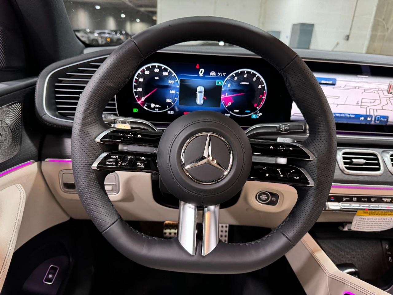 Mercedes-Benz GLS Vehicle Full-screen Gallery Image 16