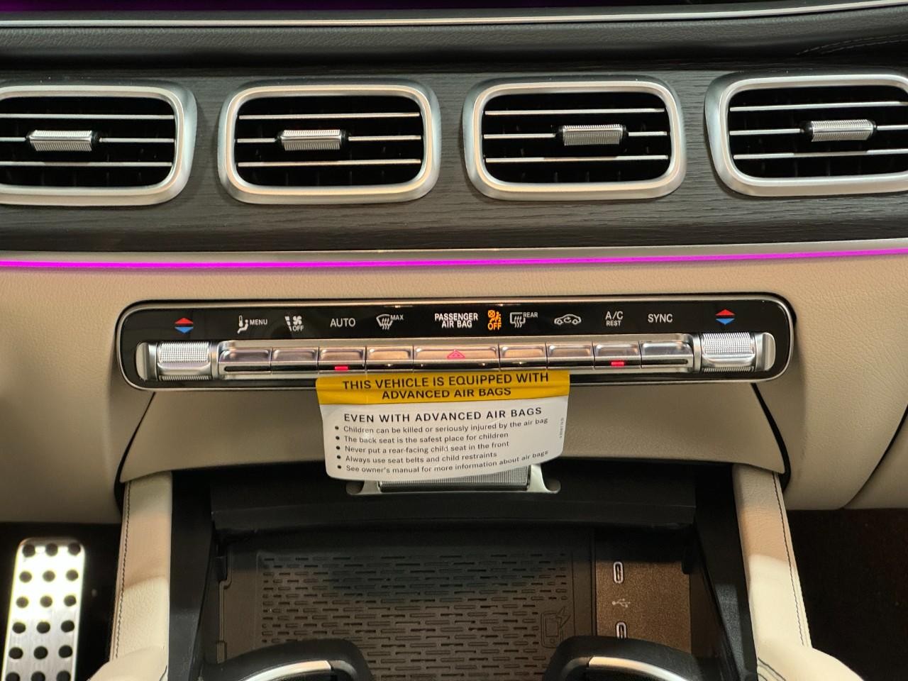 Mercedes-Benz GLS Vehicle Full-screen Gallery Image 18