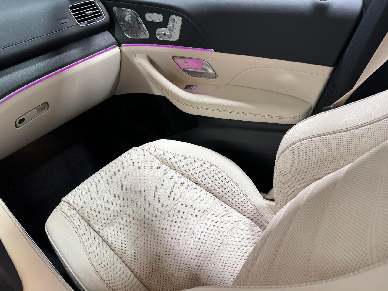 Mercedes-Benz GLS Vehicle Full-screen Gallery Image 20