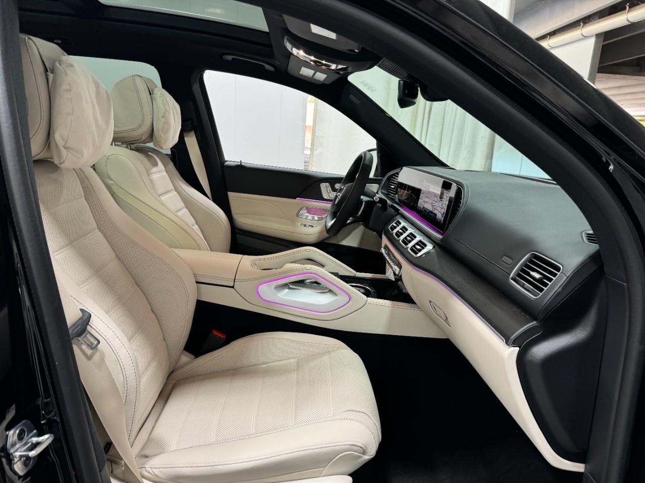 Mercedes-Benz GLS Vehicle Full-screen Gallery Image 21