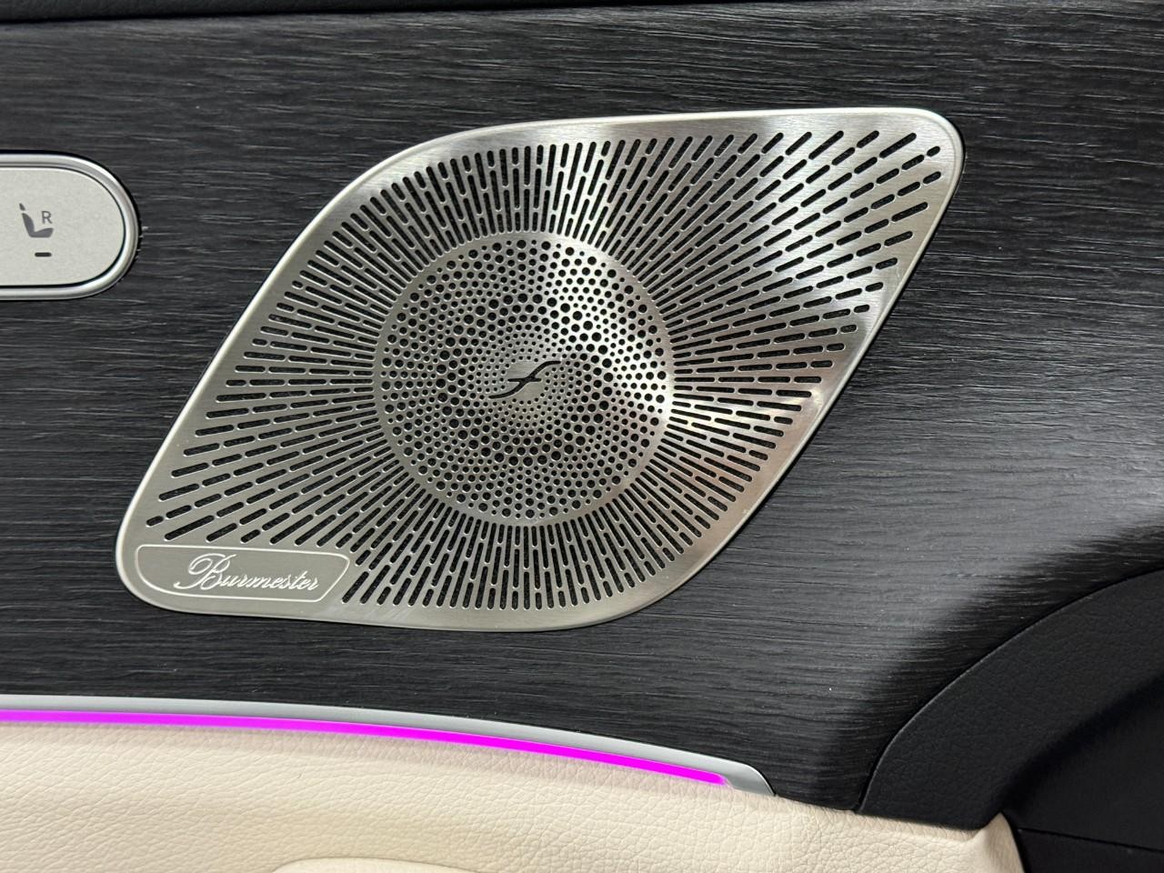 Mercedes-Benz GLS Vehicle Full-screen Gallery Image 26