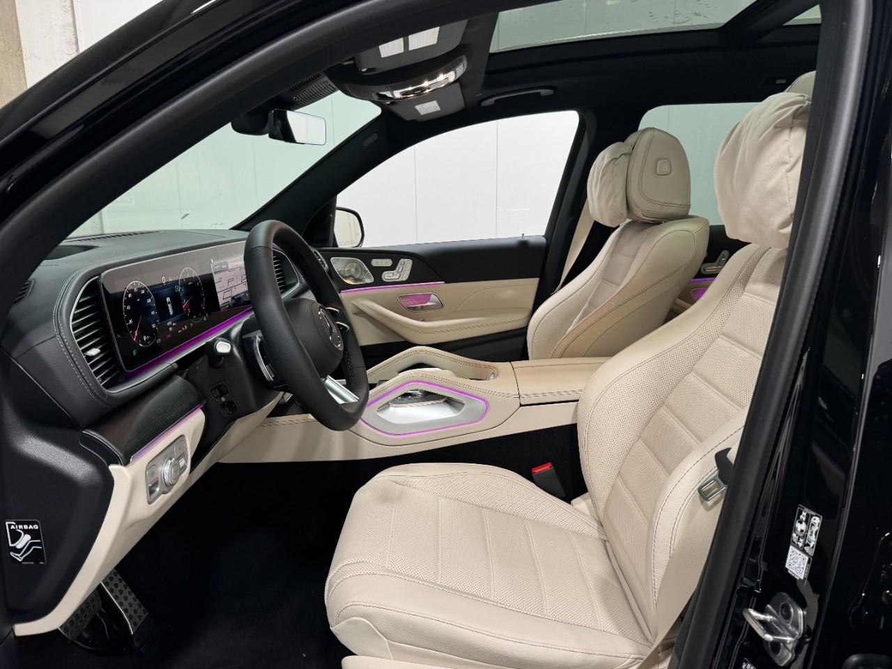 Mercedes-Benz GLS Vehicle Full-screen Gallery Image 31