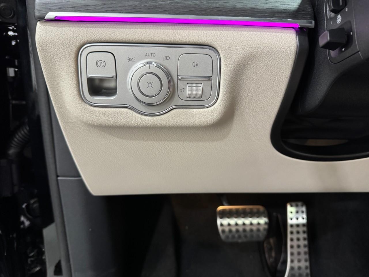 Mercedes-Benz GLS Vehicle Full-screen Gallery Image 33